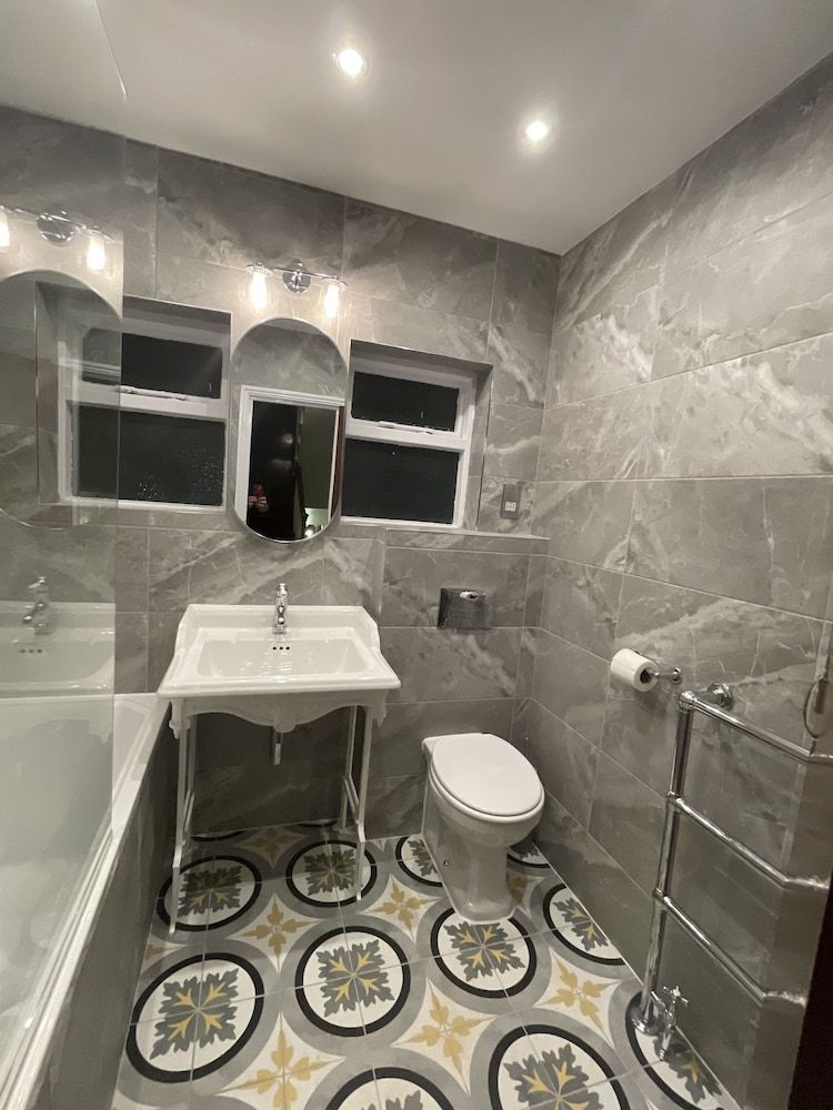 Albany Hotel Double Room, Shared Bathroom 5