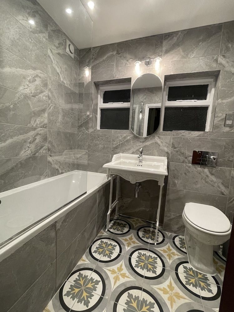 Albany Hotel Double Room, Shared Bathroom 4