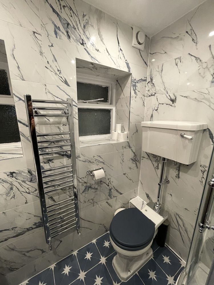 Albany Hotel Double Room, Shared Bathroom 6