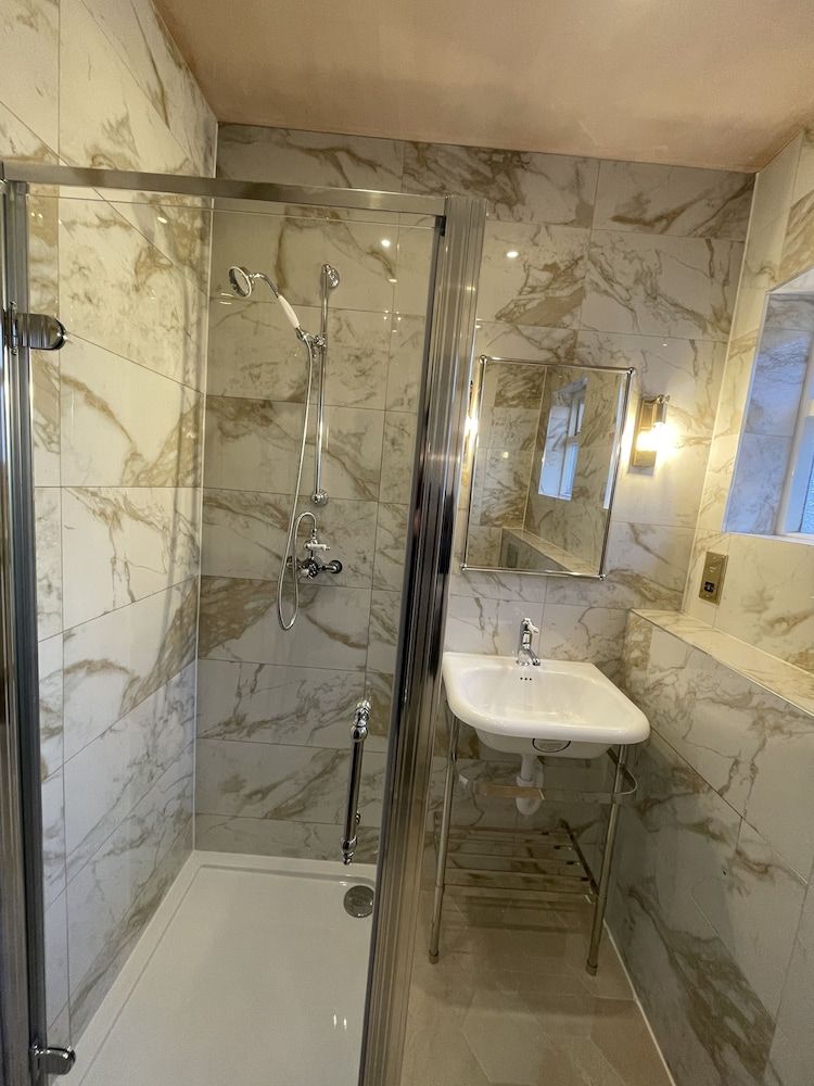 Albany Hotel Double Room, Shared Bathroom 11