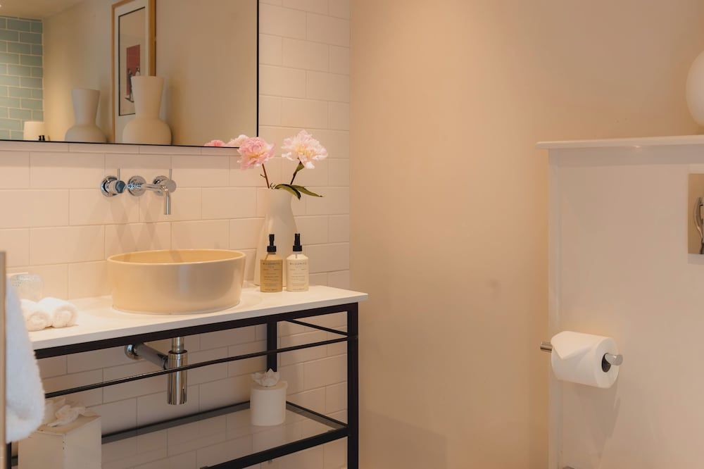 No.15 by GuestHouse, Bath Room (Bigger Guest Room) 10