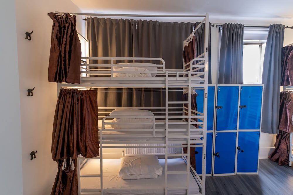 Book a Bed Hostels Shared Dormitory, Mixed Dorm (9 bed)