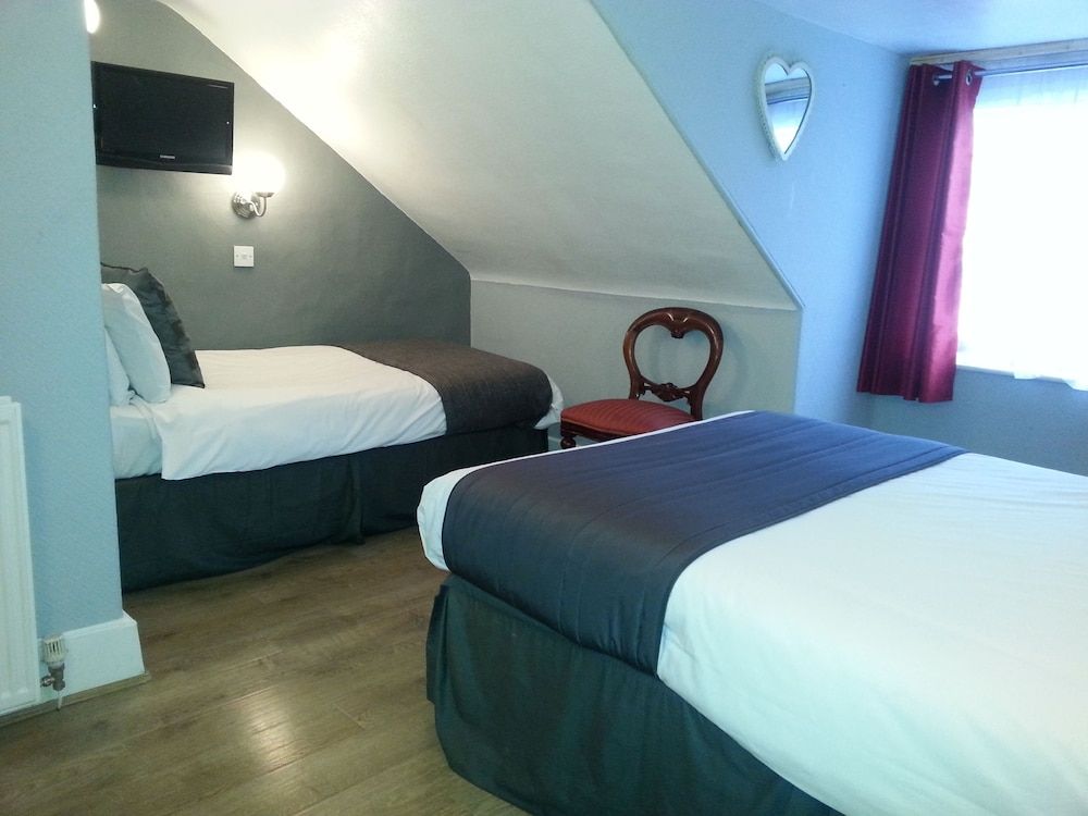 Edinburgh Townhouse Standard Triple Room, City View (6'3" height restriction) 3