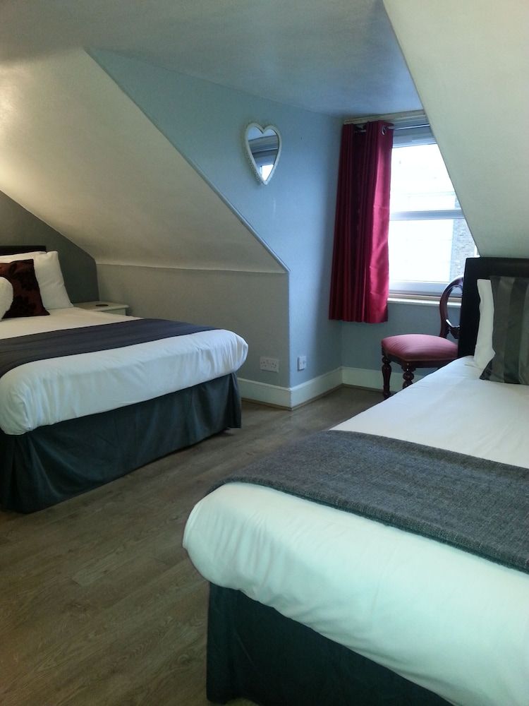 Edinburgh Townhouse Standard Triple Room, City View (6'3" height restriction) 5