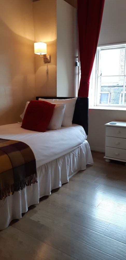 Edinburgh Townhouse Single Room 3