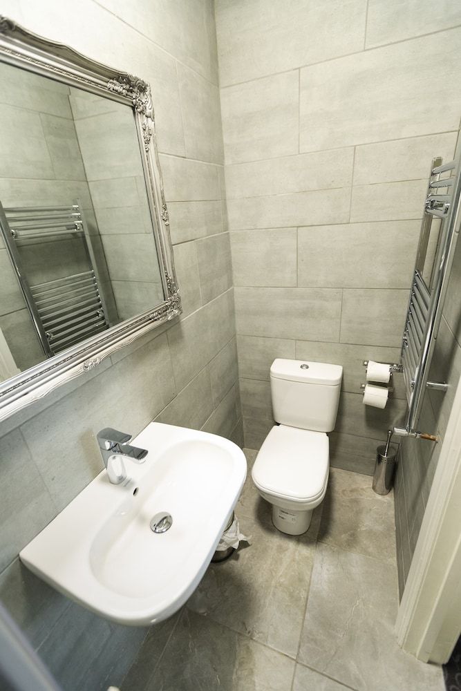 Euro Hotel Hammersmith Family Suite 4