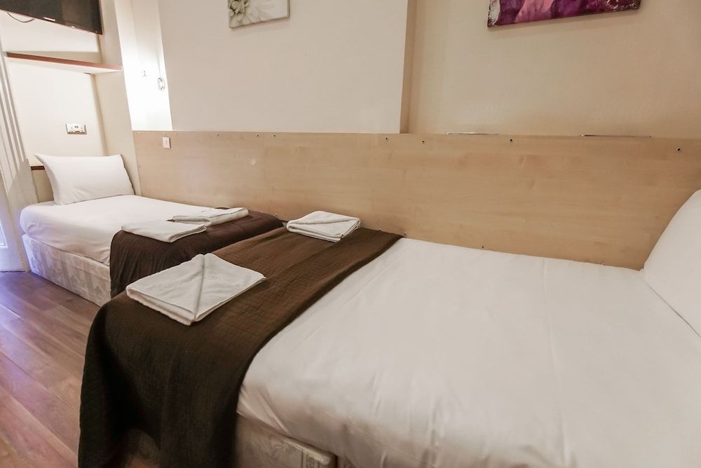 undefined Tony's House Hotel 10