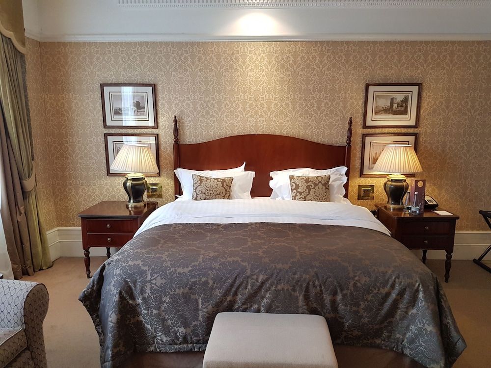 Quebecs Executive Double Room 2