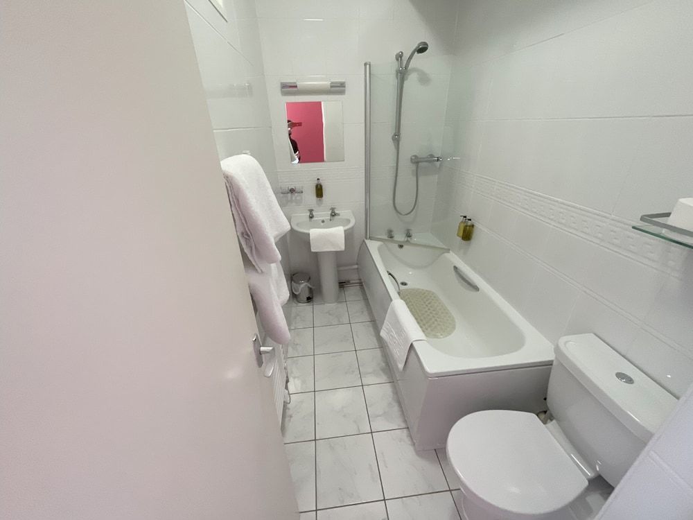 Manor Hotel Deluxe Double Room, 1 King Bed, Sea View 8