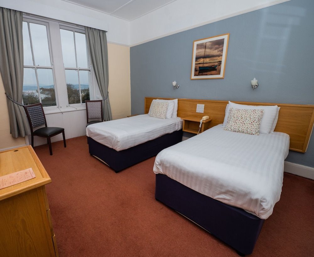 Manor Hotel Standard Twin Room, 2 Twin Beds, Sea View 4