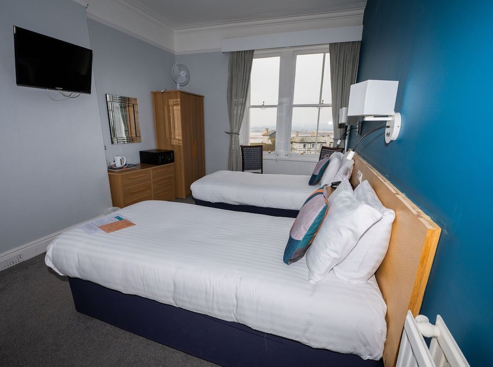 Manor Hotel Deluxe Double Room, 1 King Bed, Sea View 6
