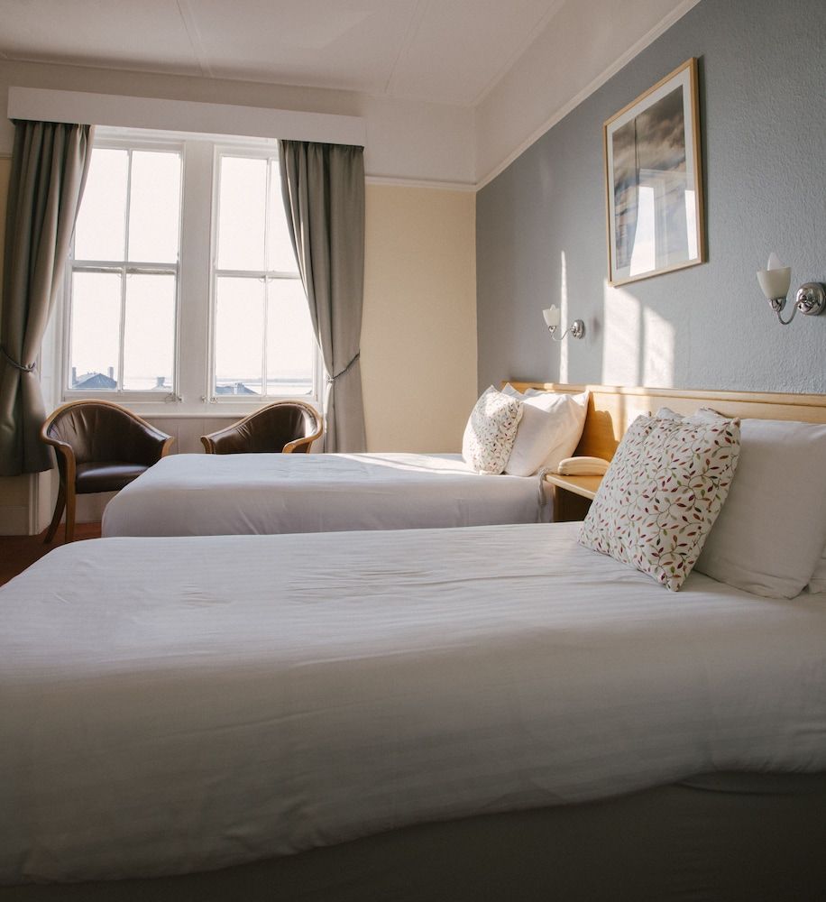 Manor Hotel Standard Twin Room, 2 Twin Beds, Sea View 3