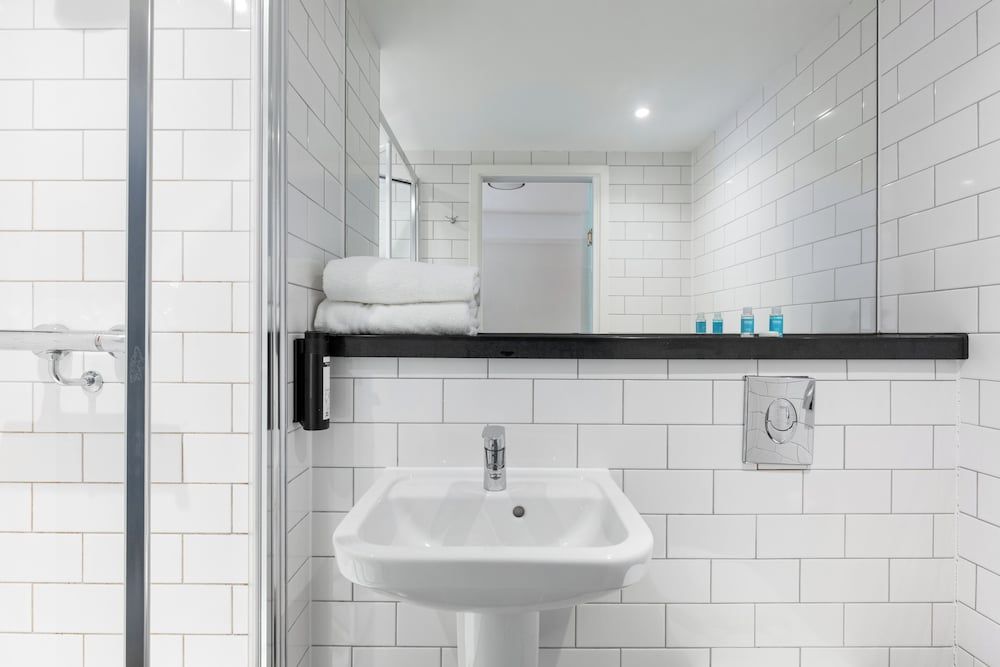 Tune Hotel Liverpool Double Room (No Window) 2