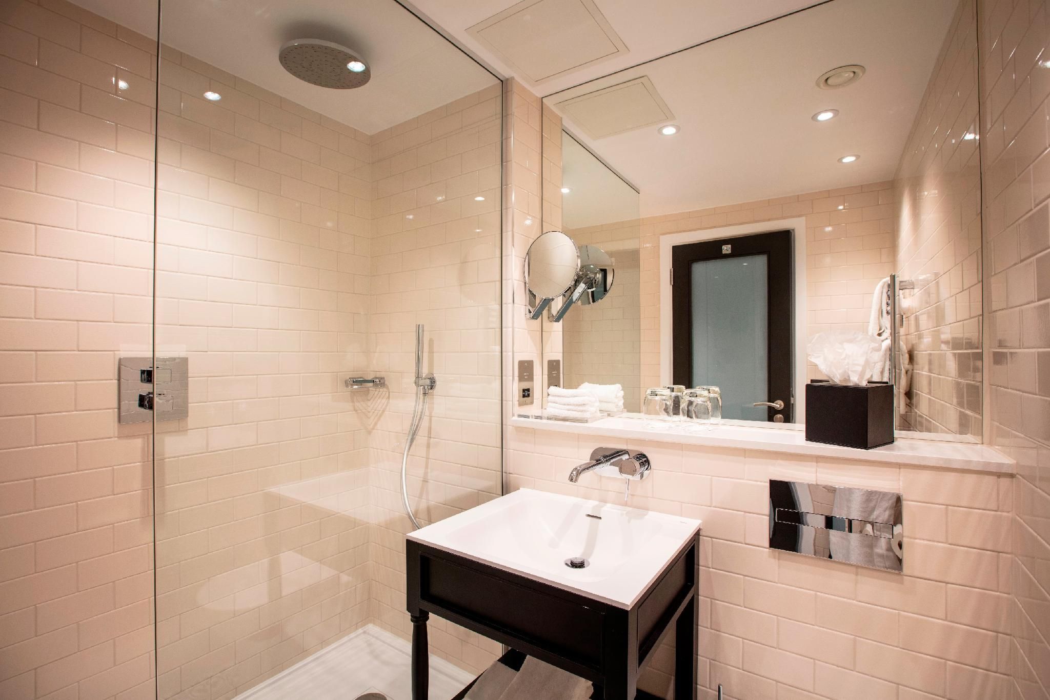 undefined The Clermont London, Victoria 9