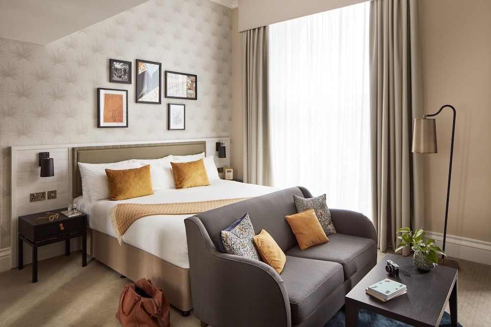 The Clermont London, Victoria