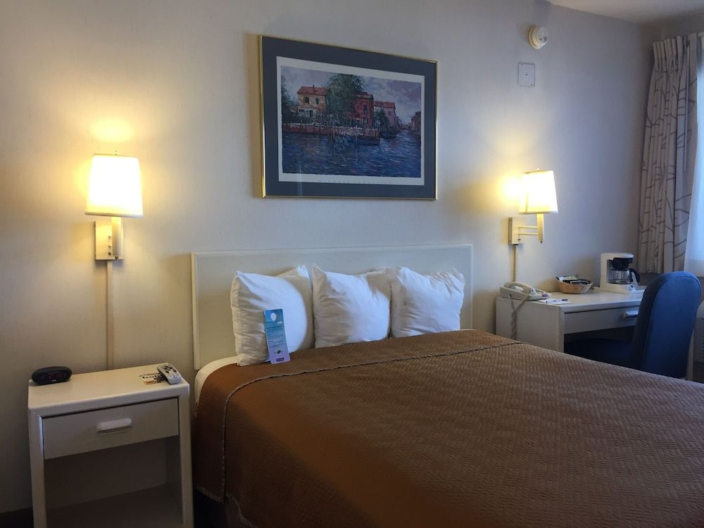 Standard Room, 1 Queen Bed, Hot Tub