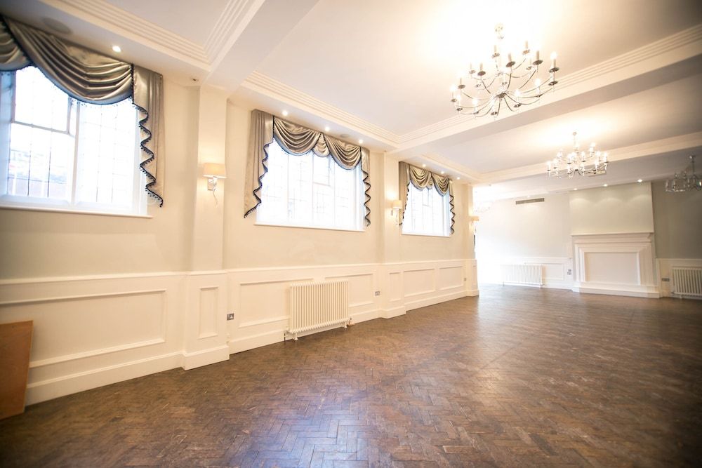 undefined The Pillar Hotel 10