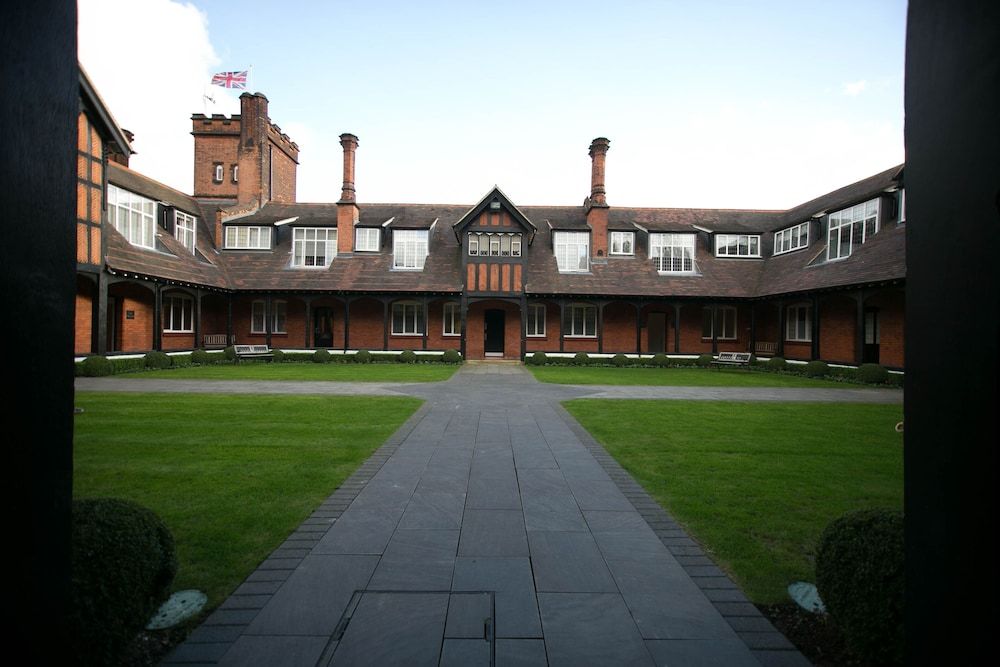 undefined The Pillar Hotel 6