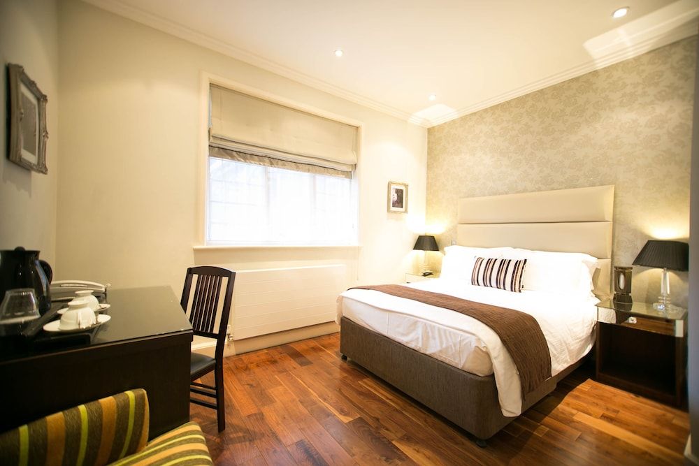 undefined The Pillar Hotel 5