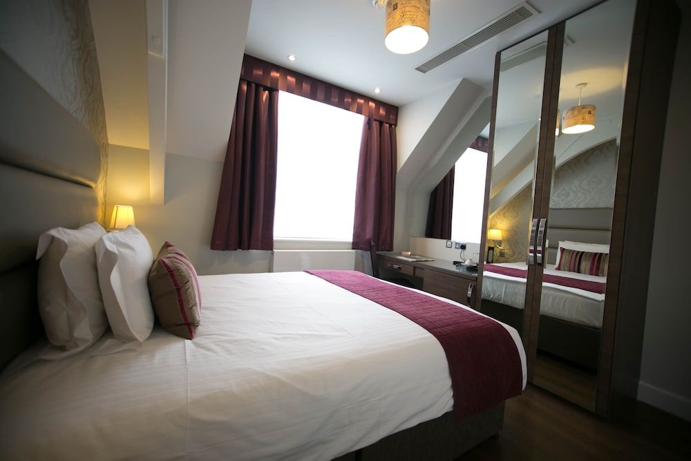 The Pillar Hotel Queen Room 2