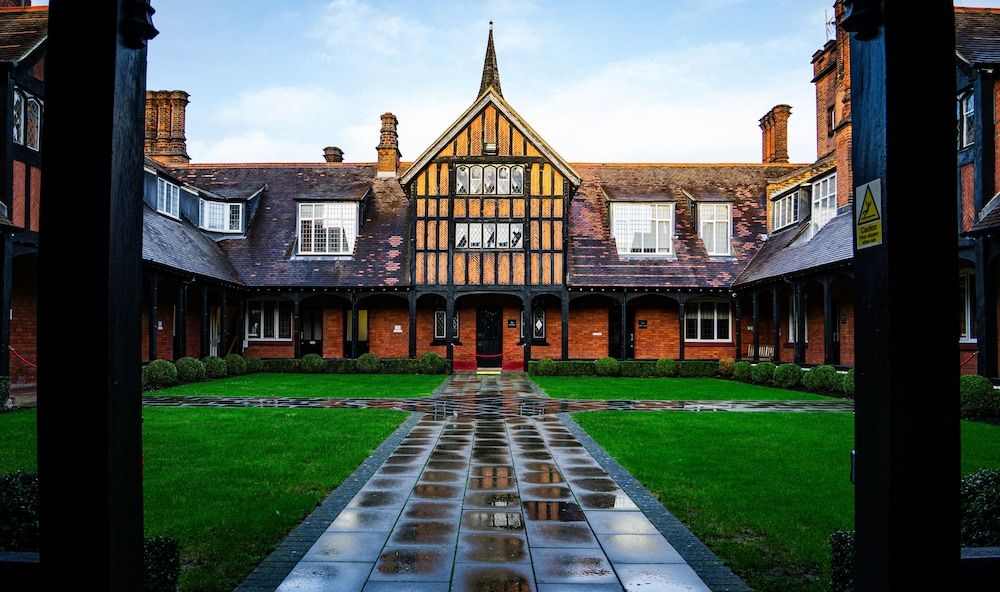 undefined The Pillar Hotel 7