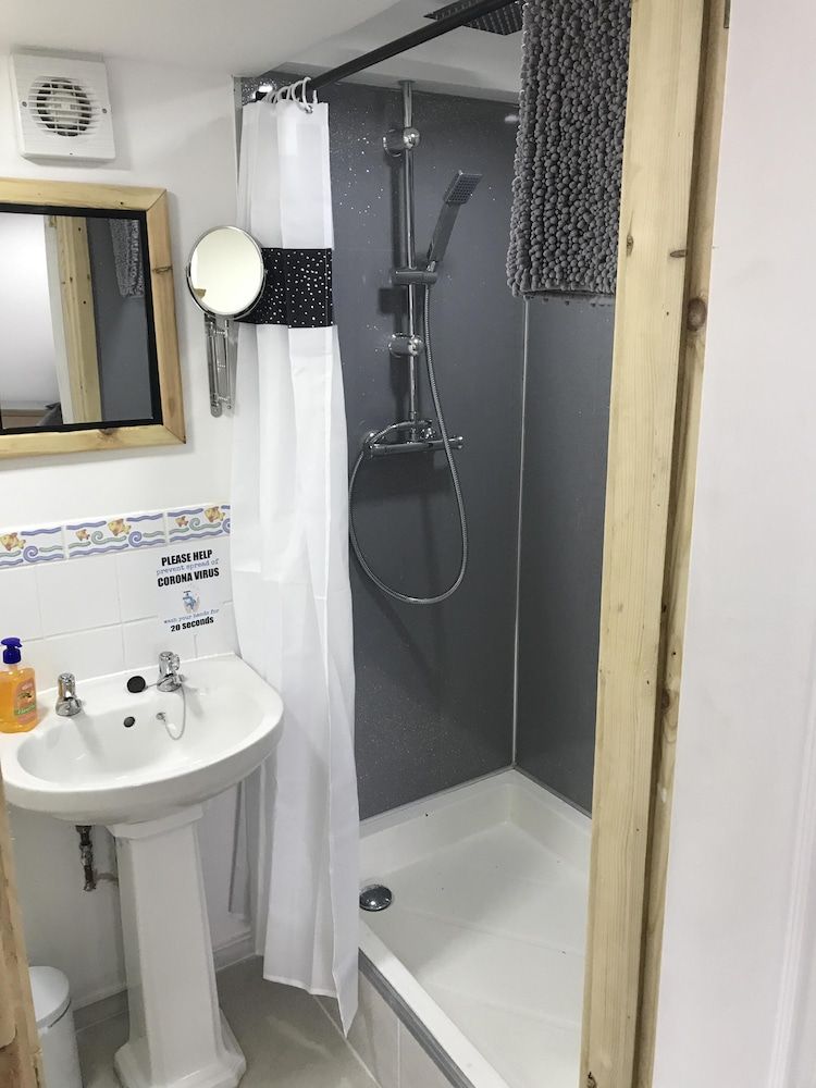 Barton Gate Farm Guesthouse Premium Suite, Ensuite, Courtyard View (Room 6/7) 14