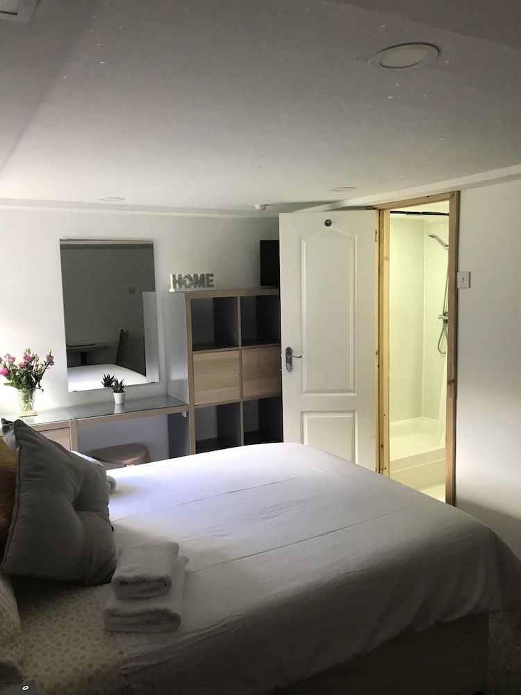 Barton Gate Farm Guesthouse Premium Suite, Ensuite, Courtyard View (Room 6/7) 8