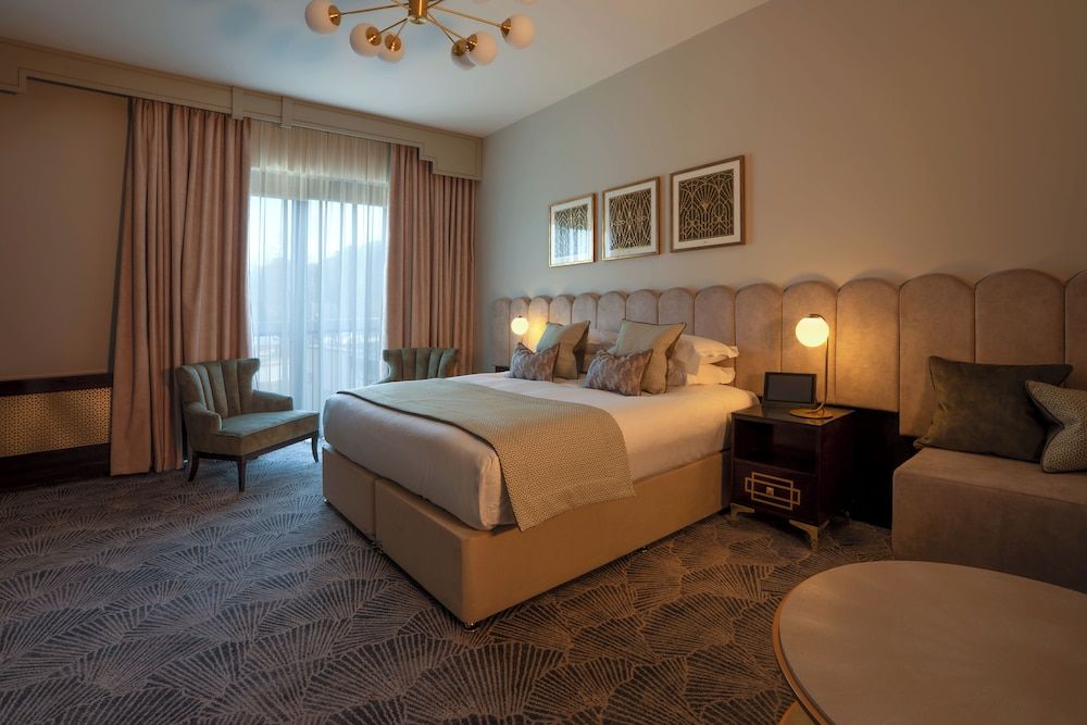 Crossbasket Castle Hotel & Restaurant