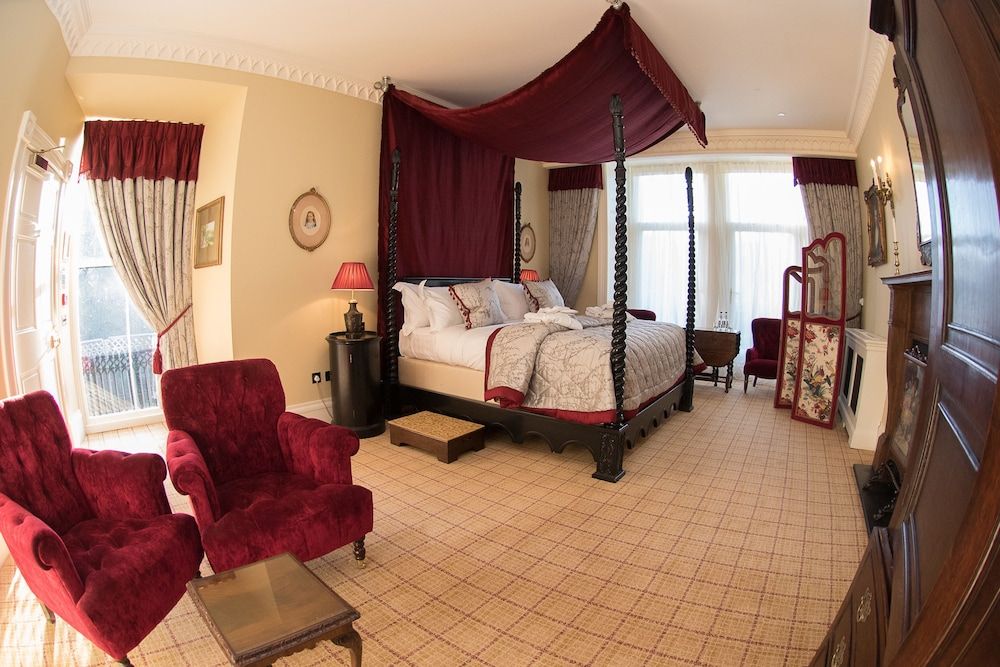 Castle Lindsay Tower Suite