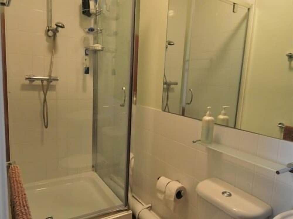 The Grange Pub Classic Double Room, Shared Bathroom, City View (Room 6) 4