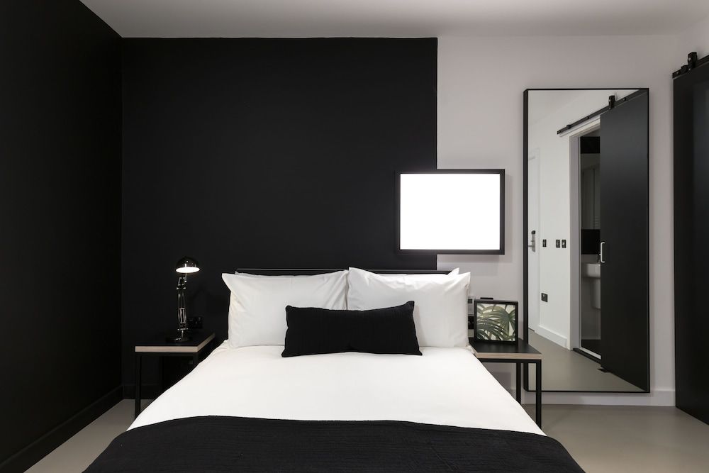 Double Room (Large)
