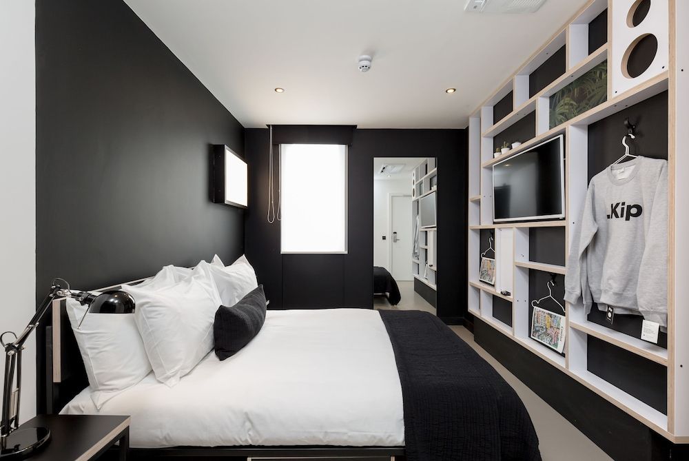 Double Room (Medium)