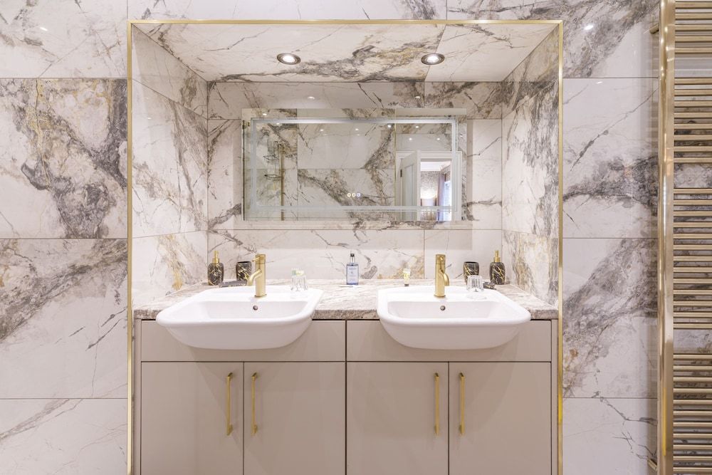 Kilmorey Arms Hotel Executive Suite 4