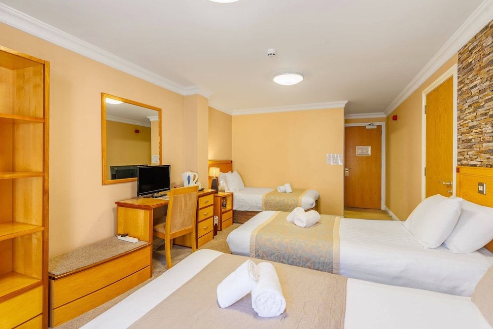 Kilmorey Arms Hotel Family Room 3