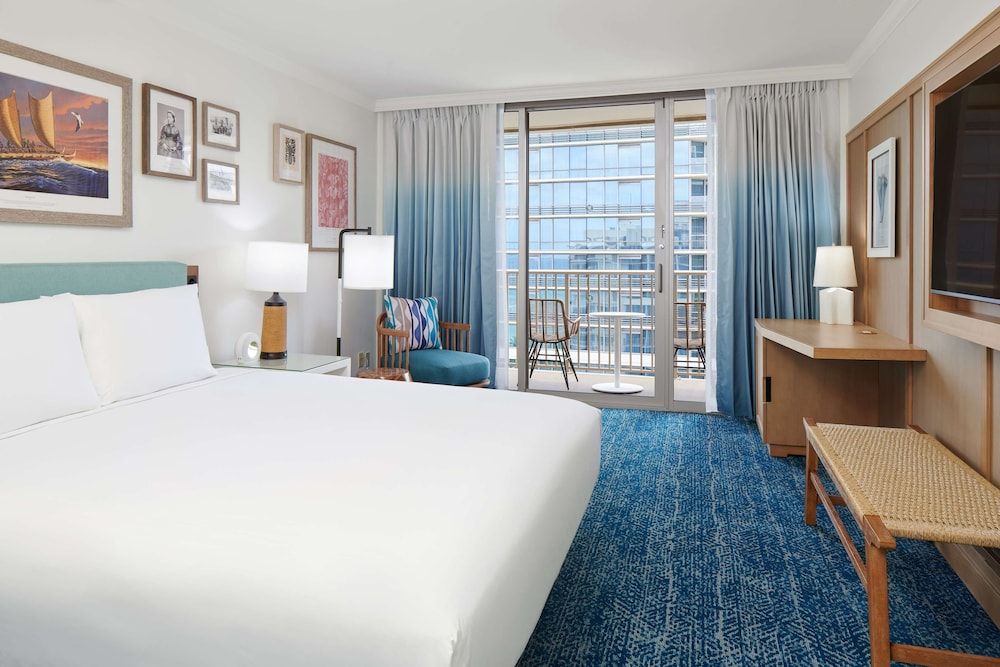 OUTRIGGER Reef Waikiki Beach Resort Club Room, 1 Queen Bed, Resort View