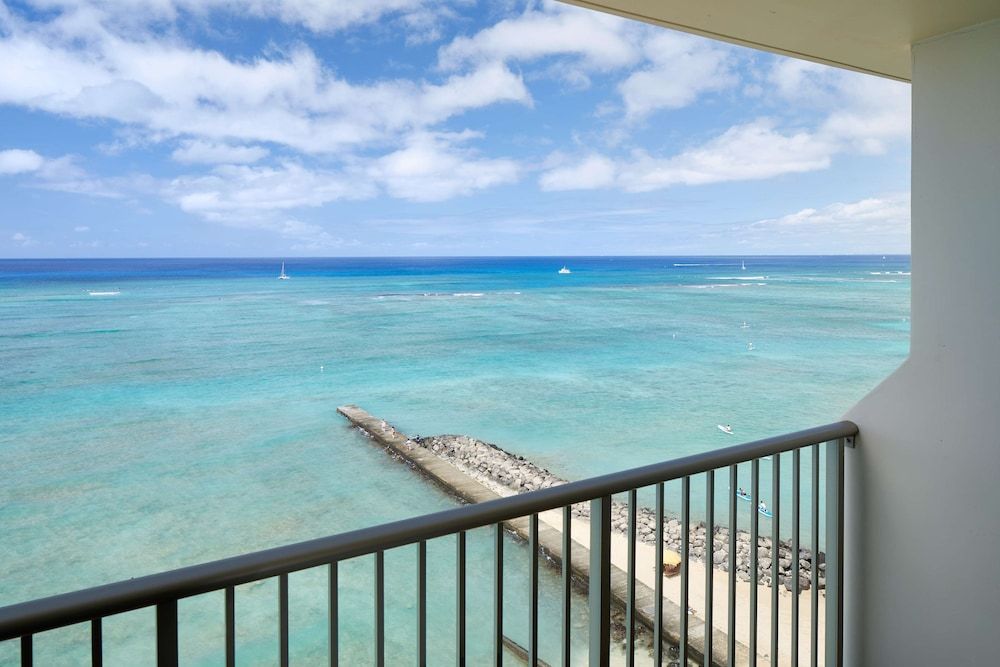 OUTRIGGER Reef Waikiki Beach Resort Room, 2 Queen Beds, Oceanfront 5