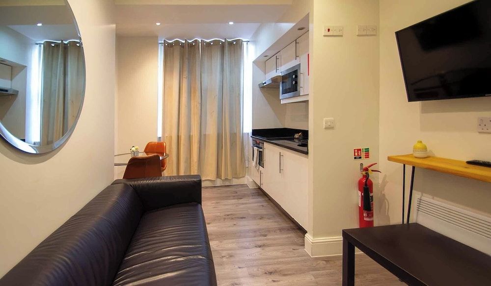 undefined Hyde Park Superior Apartments 7