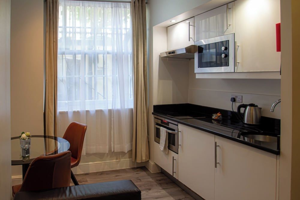 undefined Hyde Park Superior Apartments 9