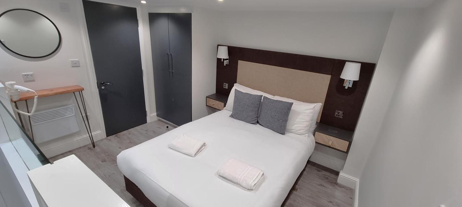 undefined Hyde Park Superior Apartments 2