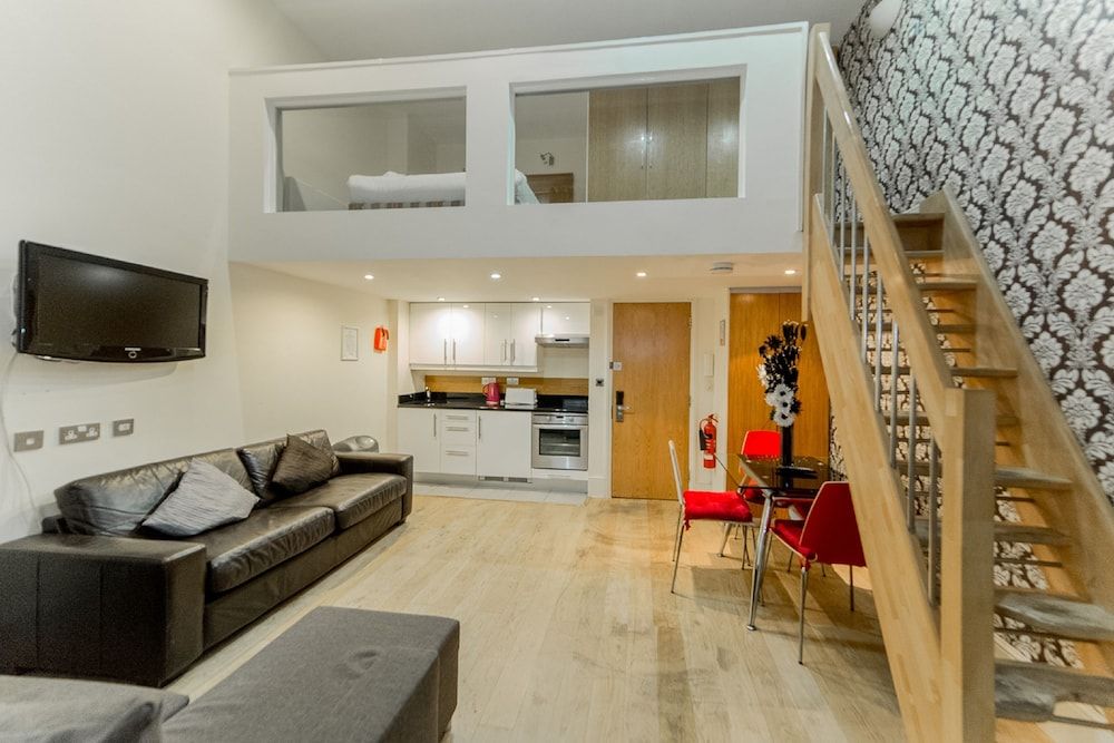 Deluxe Duplex, Kitchen