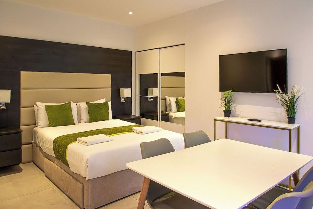 Deluxe Studio, 1 Double Bed with Sofa bed, Non Smoking