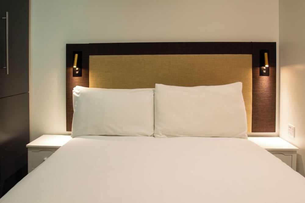 undefined Hyde Park Superior Apartments 5