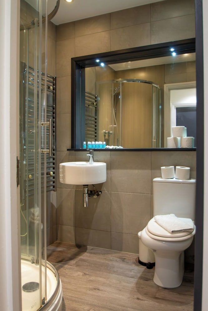 undefined Hyde Park Superior Apartments 6