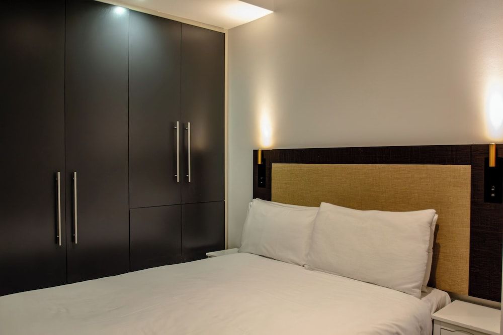 undefined Hyde Park Superior Apartments 4