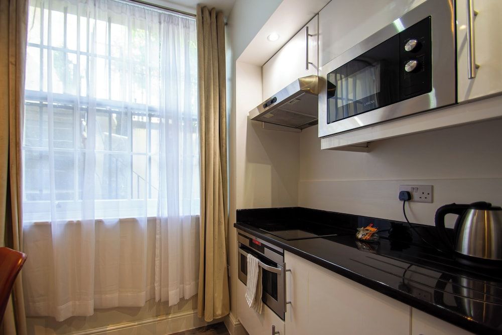 undefined Hyde Park Superior Apartments 8