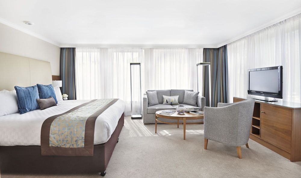 Junior Suite, 1 King Bed with Sofa bed
