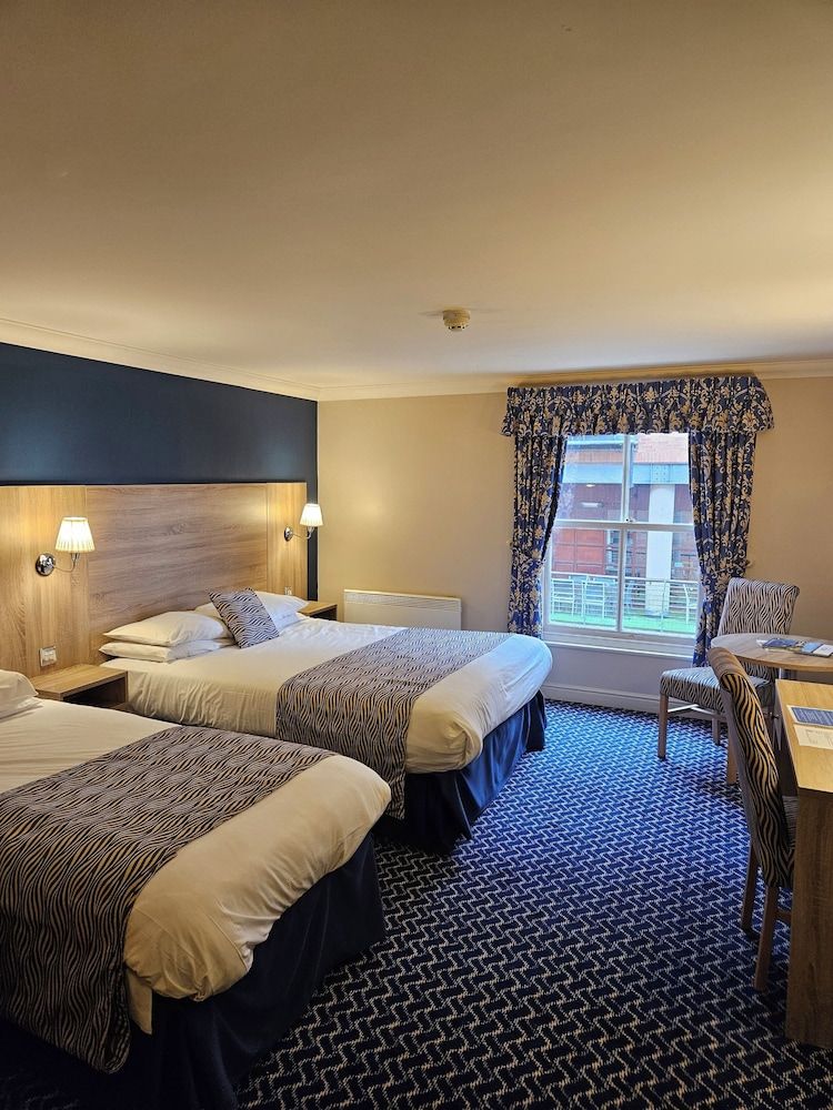 undefined Queens Hotel 5