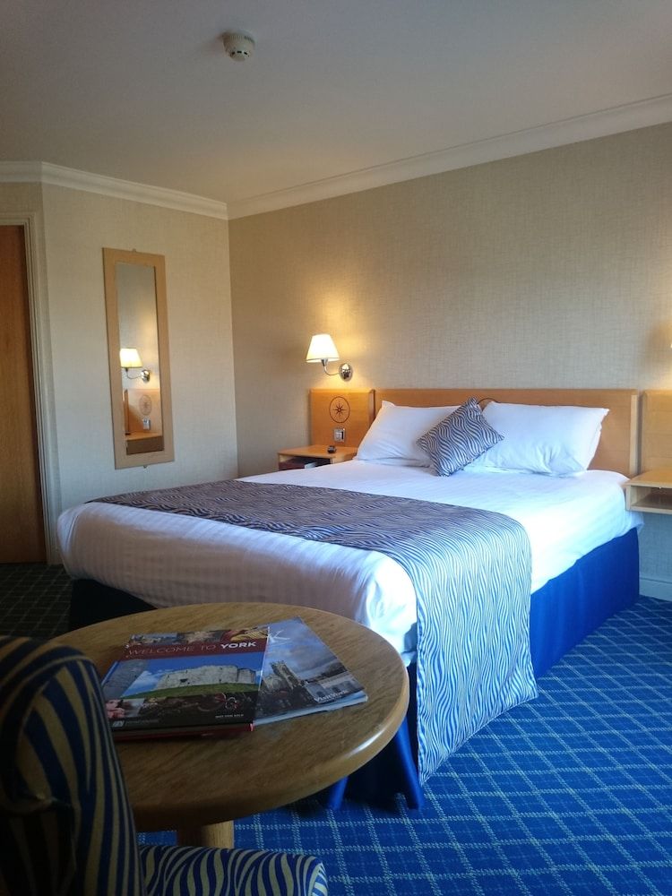 undefined Queens Hotel 4