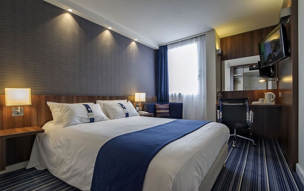Standard Room, 1 Double Bed, Accessible (Roll-In Shower)