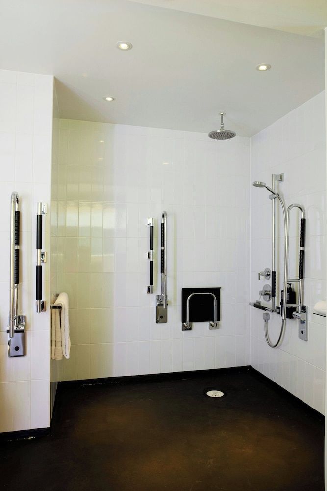 citizenM London Shoreditch Room, 1 King Bed (Mobility Accessible, Roll-In Shower) 5